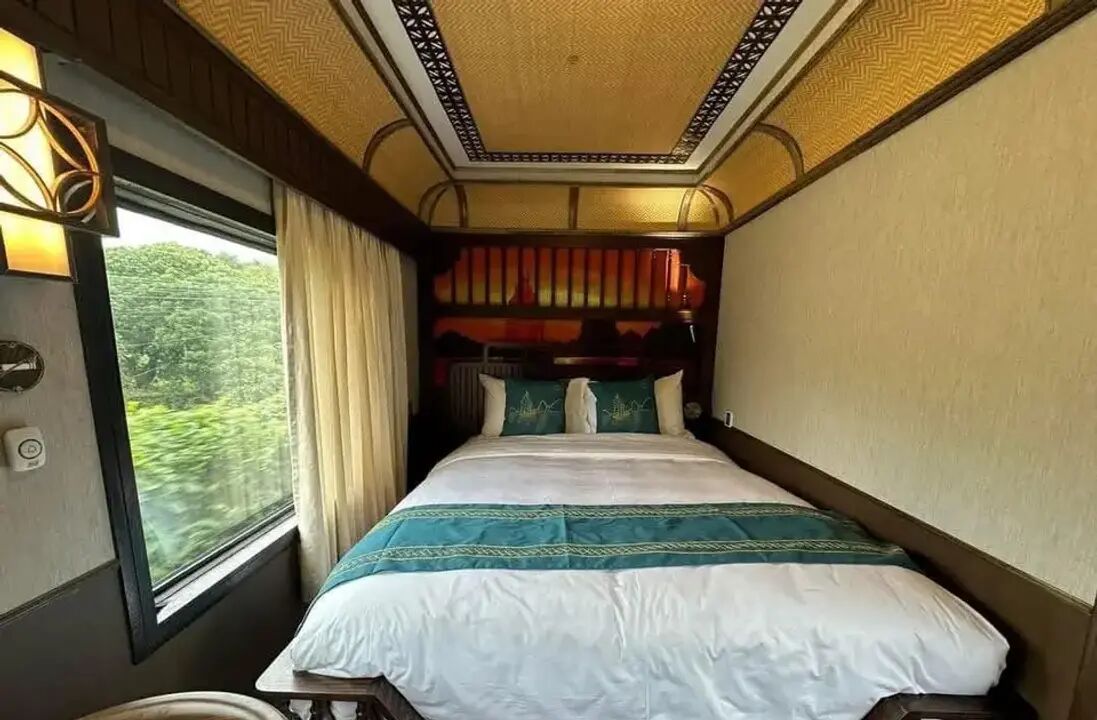 Soft-sleeper Cabin on overnight train - First Class